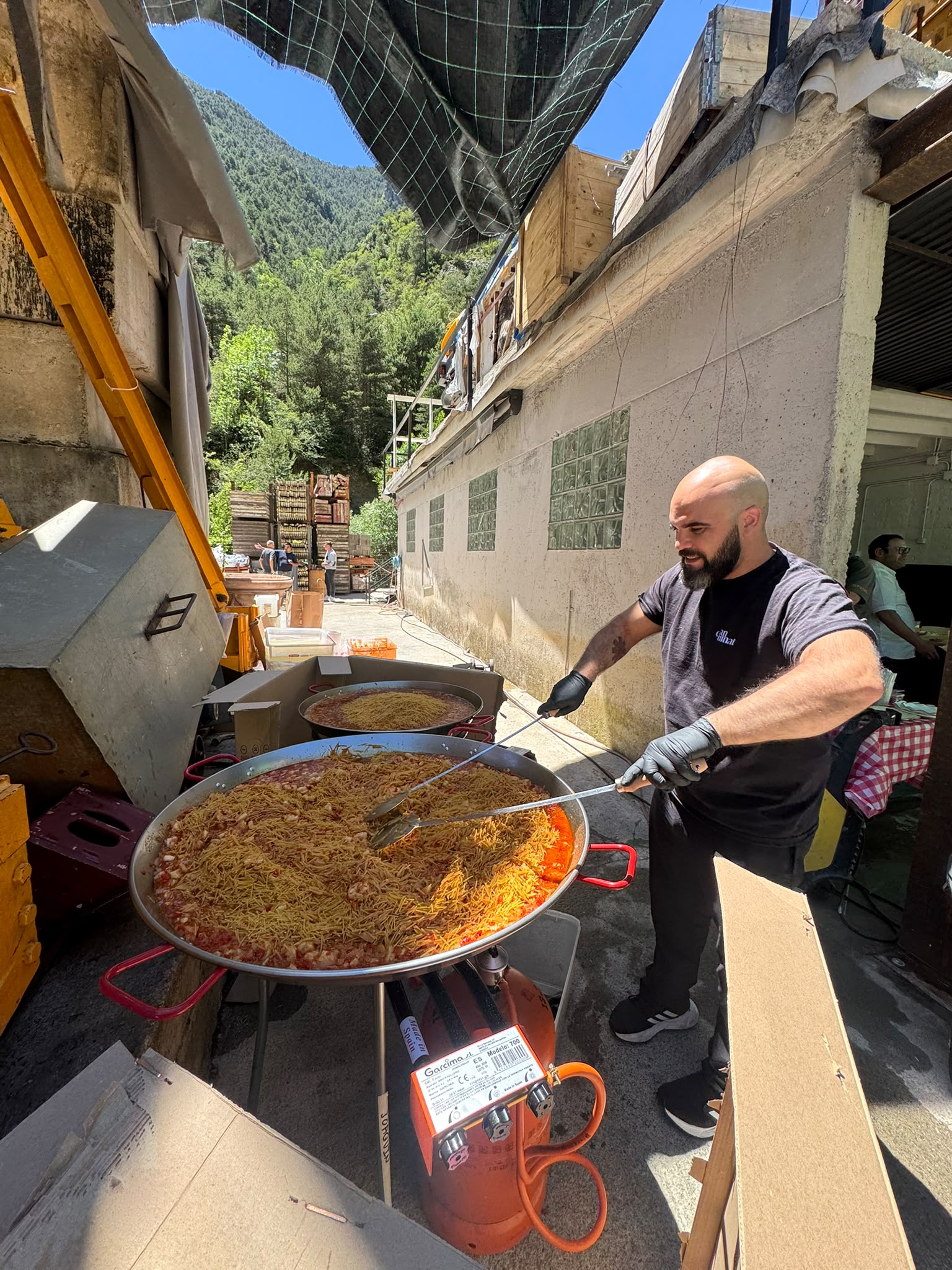 Paelles gegants en un esdeveniment de Can Cuinat